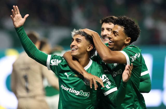 Facundo Torres marca, Palmeiras vence o Grêmio e encosta no líder do Brasileirão
