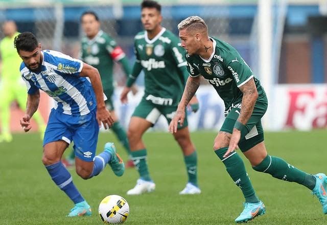 Palmeiras e Avaí fazem jogo animado e empatam por 2 a 2 na Ressacada