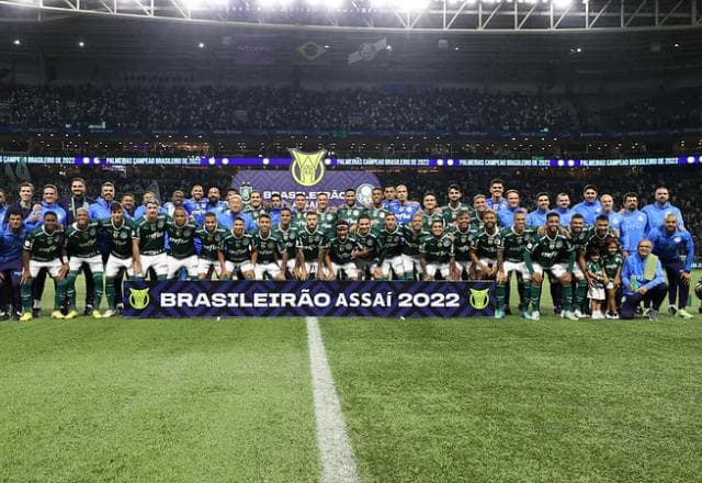 Palmeiras vira sobre o América-MG no jogo da entrega da taça do Brasileirão