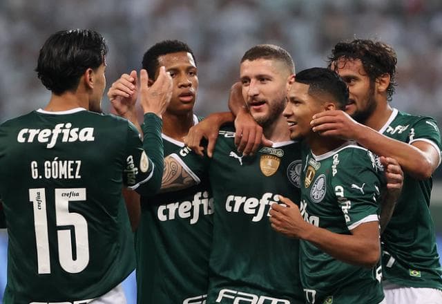 Com 4 gols em 7 minutos, Palmeiras vence Atlético-GO e abre vantagem na ponta