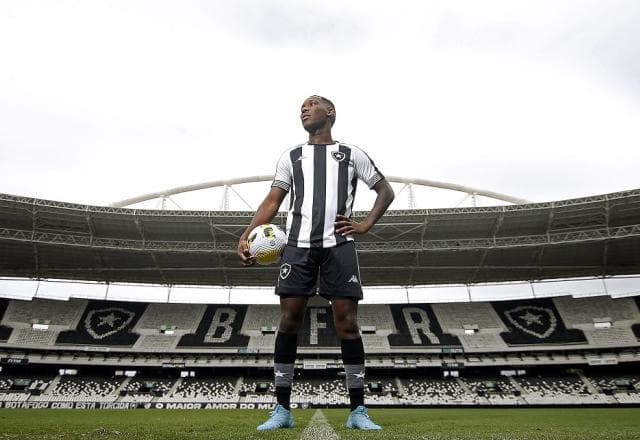 Botafogo anuncia a contratação de Patrick de Paula, ex-Palmeiras