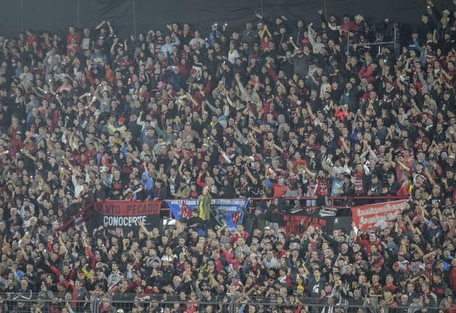 Diferente: Patronato faz alerta sobre racismo antes de jogo contra Botafogo