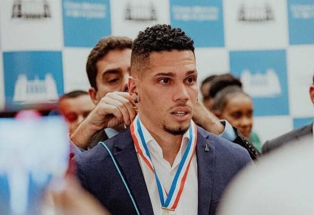 Ex-Vasco, Paulinho é homenageado por luta contra preconceito religioso