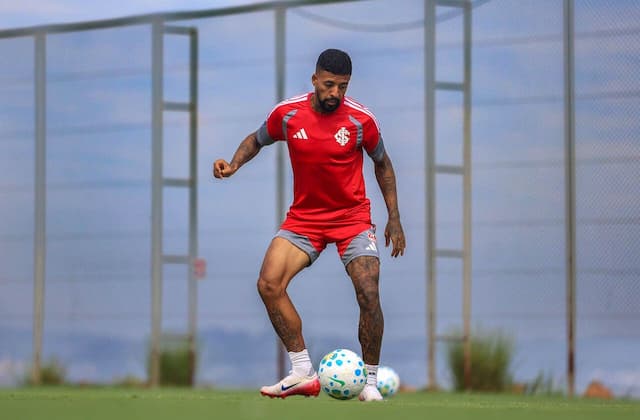 Internacional perde Paulinho, e pressão aumenta antes do jogo contra o Santos
