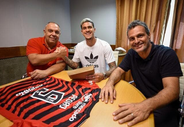 Flamengo renova contrato do atacante Pedro até 2027