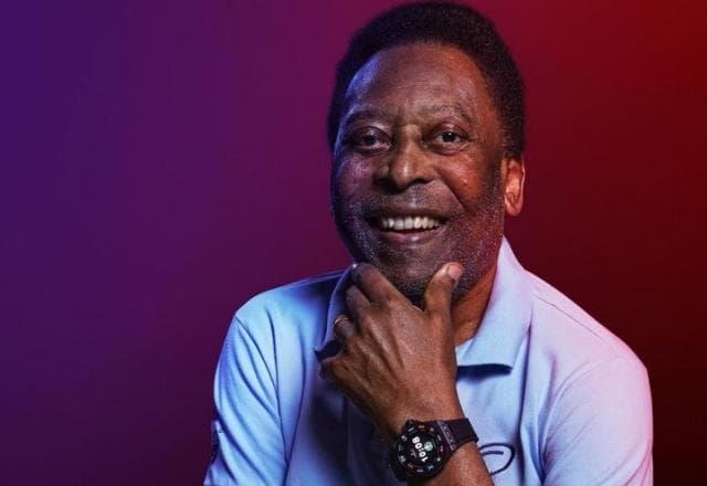 Pelé segue internado em São Paulo e ainda não tem previsão de alta