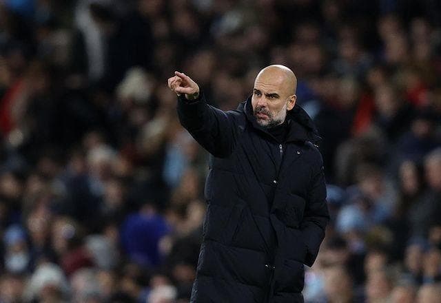 Pep Guardiola rebate Evra e aponta ter "destruído" o Manchester United