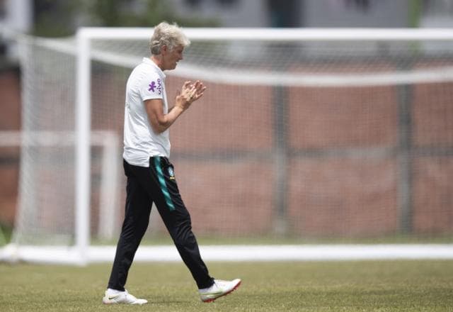 Pia faz pedido em português à seleção brasileira feminina: "Fica com a bola"