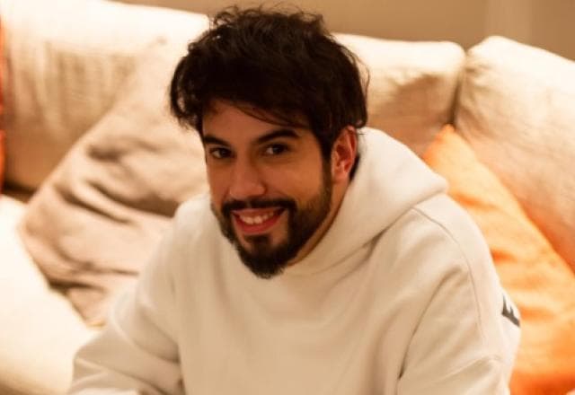 Arena SBT debate as polêmicas do Brasileirão e recebe o cantor Raffa Torres