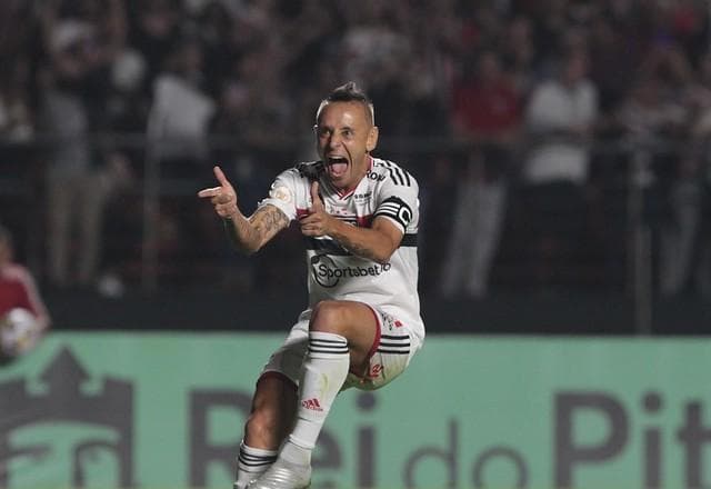 Rafinha explica saída do Flamengo e revela frustração de Filipe Luís