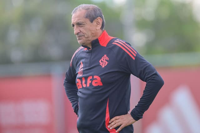 Internacional tem três disputas em aberto no time e pode mudar formação