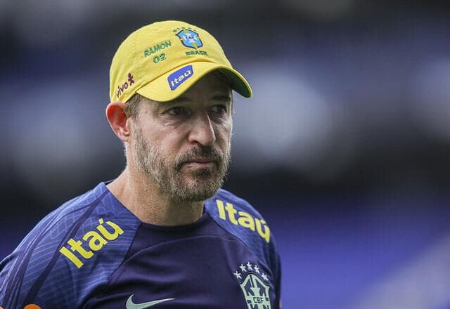 Ramon elogia estreia de Ayrton Lucas e Joelinton pela seleção brasileira