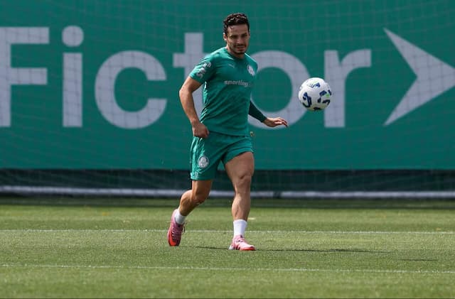Veiga admite estresse por causa de lesão e foca em retorno no Palmeiras