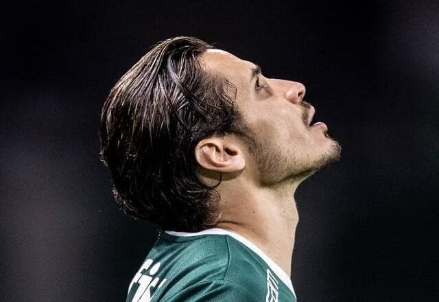Raphael Veiga reconhece erros em eliminação do Palmeiras: "Minha responsabilidade"