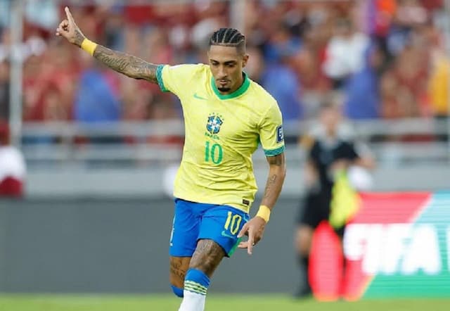 Jornal argentino rebate fala de Raphinha: "Zagueiros, já sabem o que fazer"