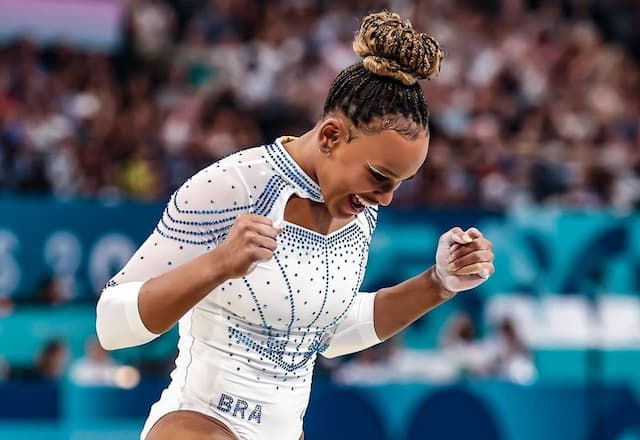 Rebeca Andrade é prata no salto e chega a 5ª medalha olímpica da carreira