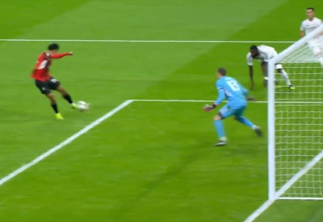 Terceiro do Milan! Reijnders recebe na cara do gol e amplia o placar