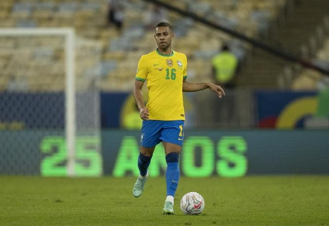 Seleção: Renan Lodi é convocado para vaga de Alex Sandro, lesionado
