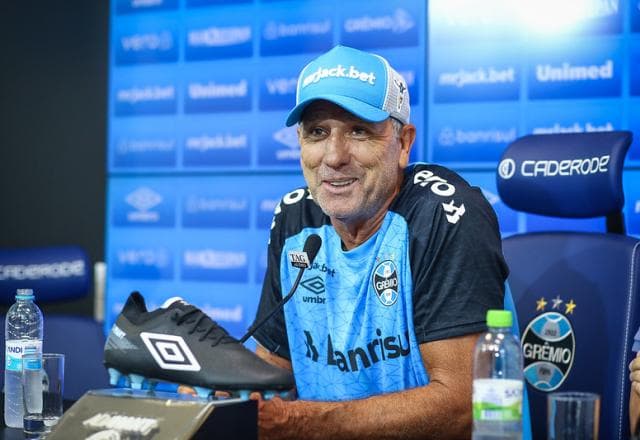 Renato Gaúcho exalta postura de Suárez: "O craque não te dá problemas"