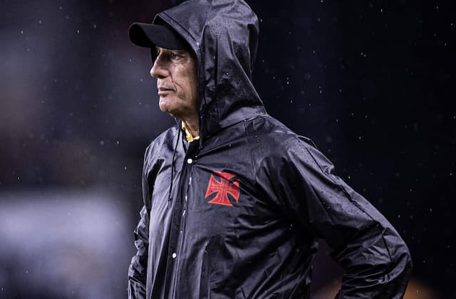 Conmebol suspende Renato Gaúcho por três jogos na Sul-Americana