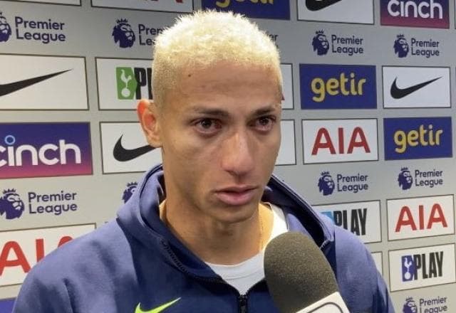 Richarlison chora muito após lesão perto da Copa do Mundo: "Até para andar dói"