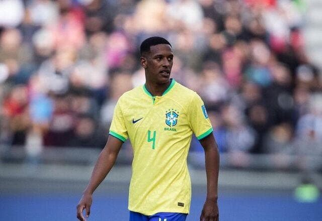 Zagueiro Robert Renan é o único brasileiro em lista do prêmio Golden Boy