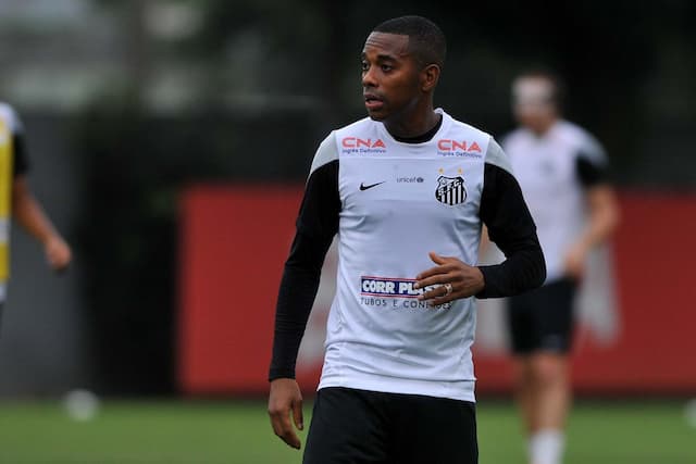 Justiça Federal expede mandado de prisão para Robinho; STF nega habeas corpus