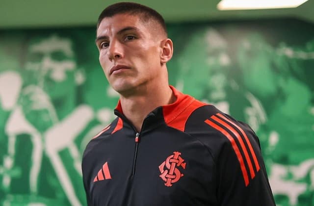 Rochet tem lesão confirmada e desfalca o Internacional por até 15 dias