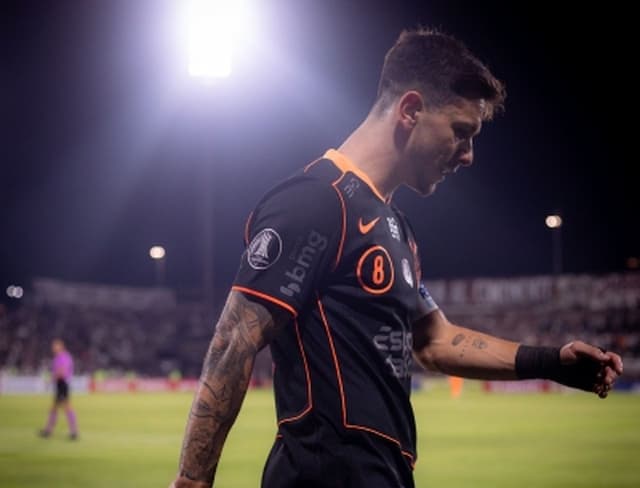 Garro mostra alívio ao ver Corinthians voltar a vencer e já projeta dérbi