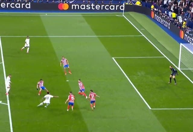 Golaço! Rodrygo dá chutaço e abre o placar para o Real Madrid contra Atlético