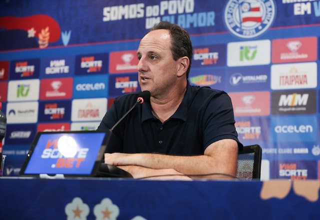 Rogério Ceni sai em defesa da arbitragem: "Impossível apitar no Brasil"