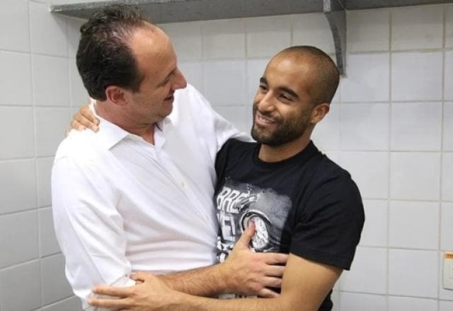 "O Lucas Moura não vem para o São Paulo agora", avisa Rogério Ceni