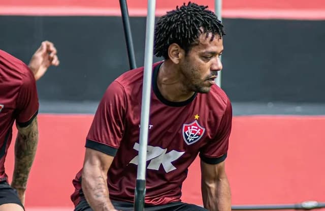 Vitória anuncia a rescisão de contrato com o atacante Romarinho