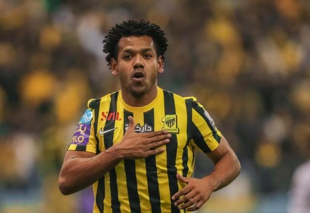Romarinho ofusca Cristiano Ronaldo e comemora: "Grande jogo"