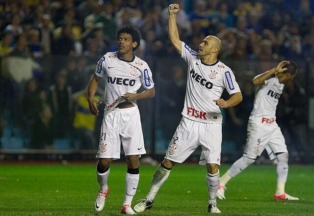 Corinthians celebra 10 anos do gol de Romarinho na Bombonera