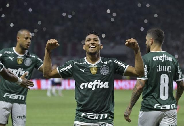 Rony, sobre gol de bicicleta pelo Palmeiras: "Vai ficar marcado"