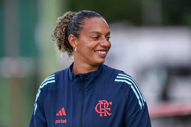 Flamengo anuncia a saída da treinadora Rosana Augusto do time feminino
