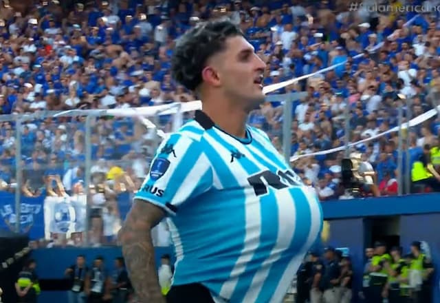 Tentou cruzar? Martirena encobre Cássio e faz pintura contra Cruzeiro