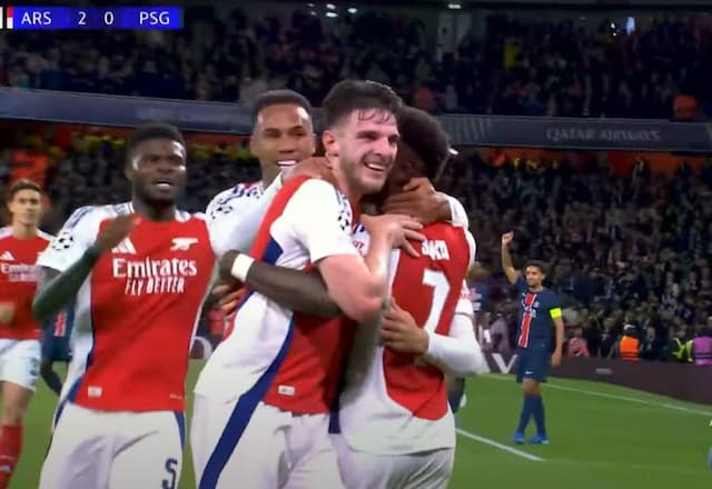 Mais um! Saka cobra falta, Donnarumma não acha bola e Arsenal amplia