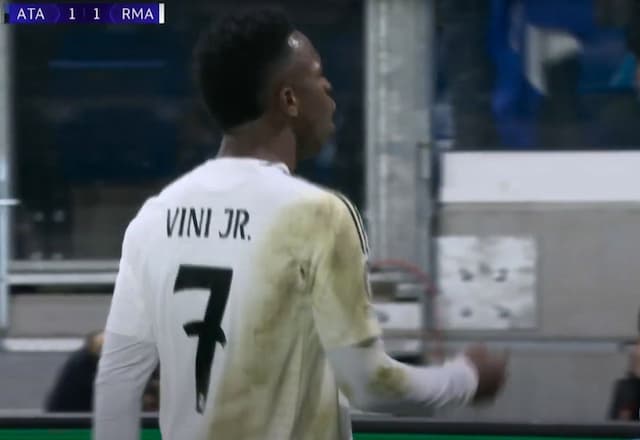 Vini Jr aproveita falha da defesa e faz mais um para o Real Madrid