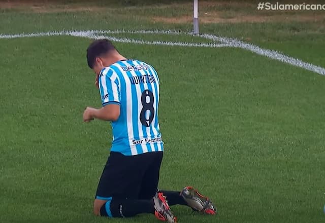 Quintero sai cara a cara com Hugo e faz o gol de virada para o Racing
