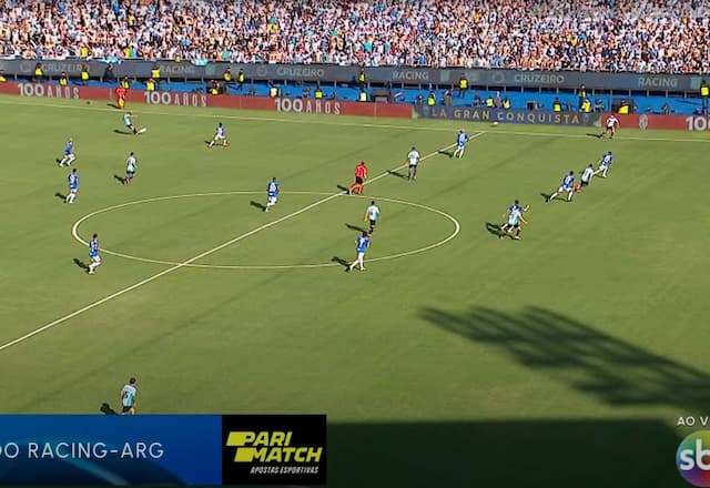 Racing abre placar com três minutos, mas tem gol relâmpago anulado pelo VAR