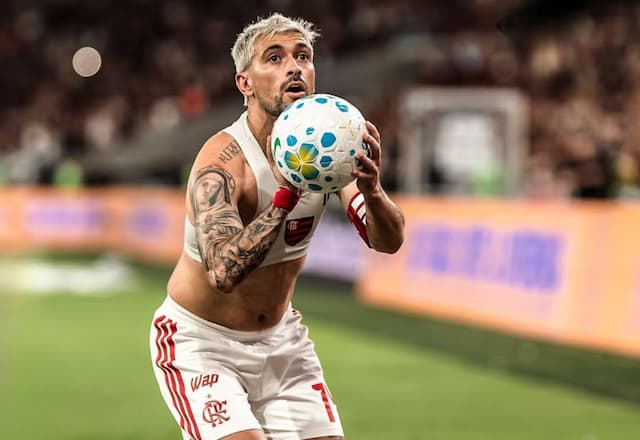 Arrascaeta e Paquetá marcam, e Flamengo vence o Bahia no Maracanã