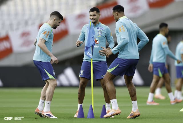 Bruno Guimarães celebra bom momento e vê crescimento da seleção: "Bem em todas as formações"
