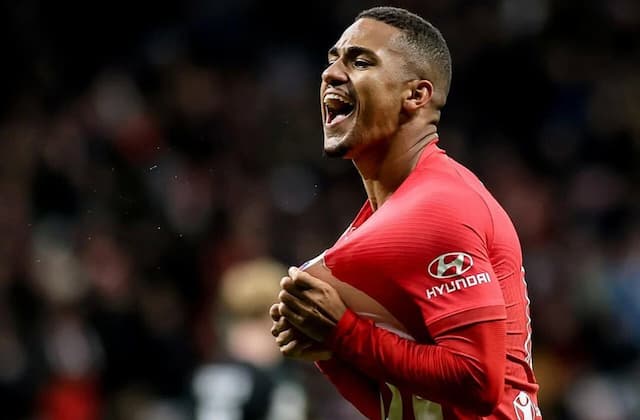 Samuel Lino desembarca no Rio para assinar com o Flamengo