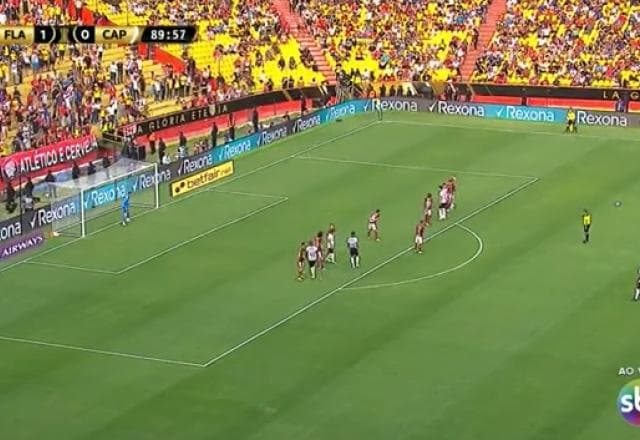 Santos salva o Flamengo nos acréscimos em cobrança de falta de Terans