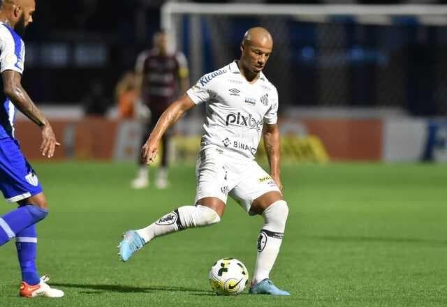 Santos faz partida ruim e é derrotado pelo Avaí na Ressacada