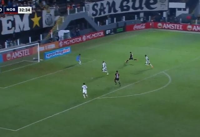 Aguirre quase abre o placar para o Newell's Old Boys contra o Santos