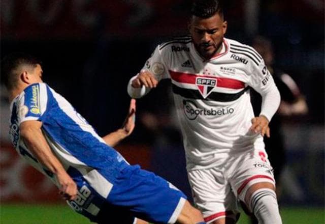 Calleri perde pênalti, e São Paulo só empata com o Avaí