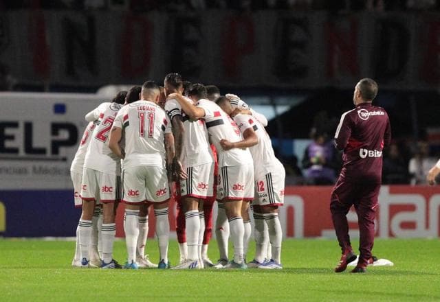 Coritiba x São Paulo: onde assistir, escalações e desfalques